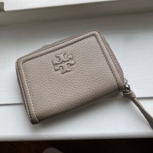 Tory Burch Pebbled Leather Keychain wallet - taupe/gray (new without tags)